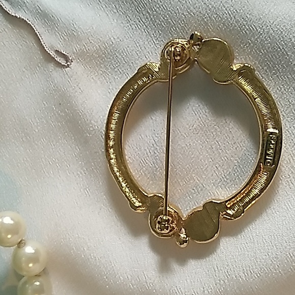 VINTAGE Pearl Gates Gold Tone Brooch by Monet - Picture 12 of 16